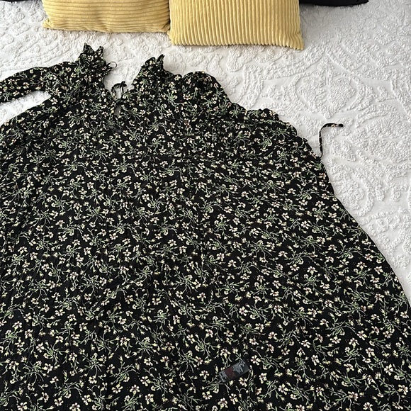 Floral Cold Shoulder Midi Dress - Picture 9 of 10